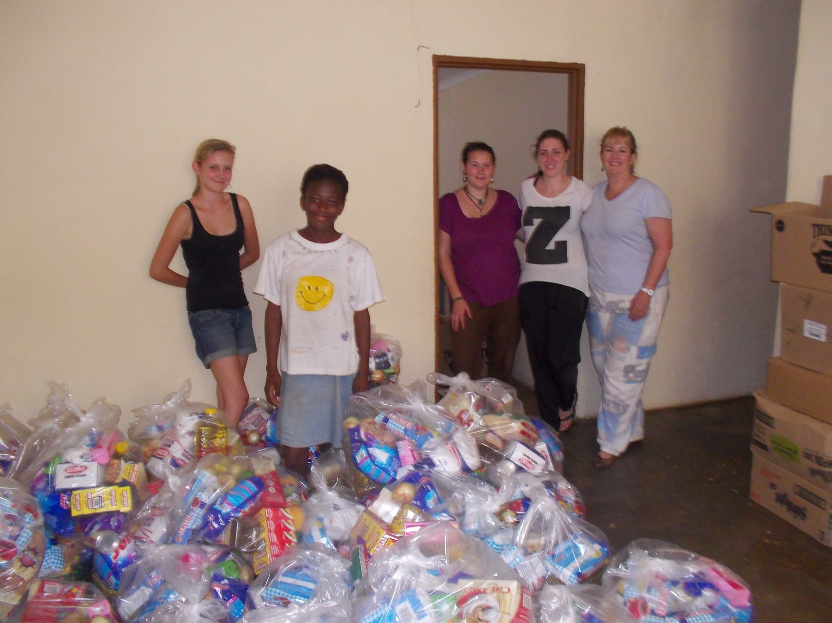fleissige Helfer von den Foodparcels