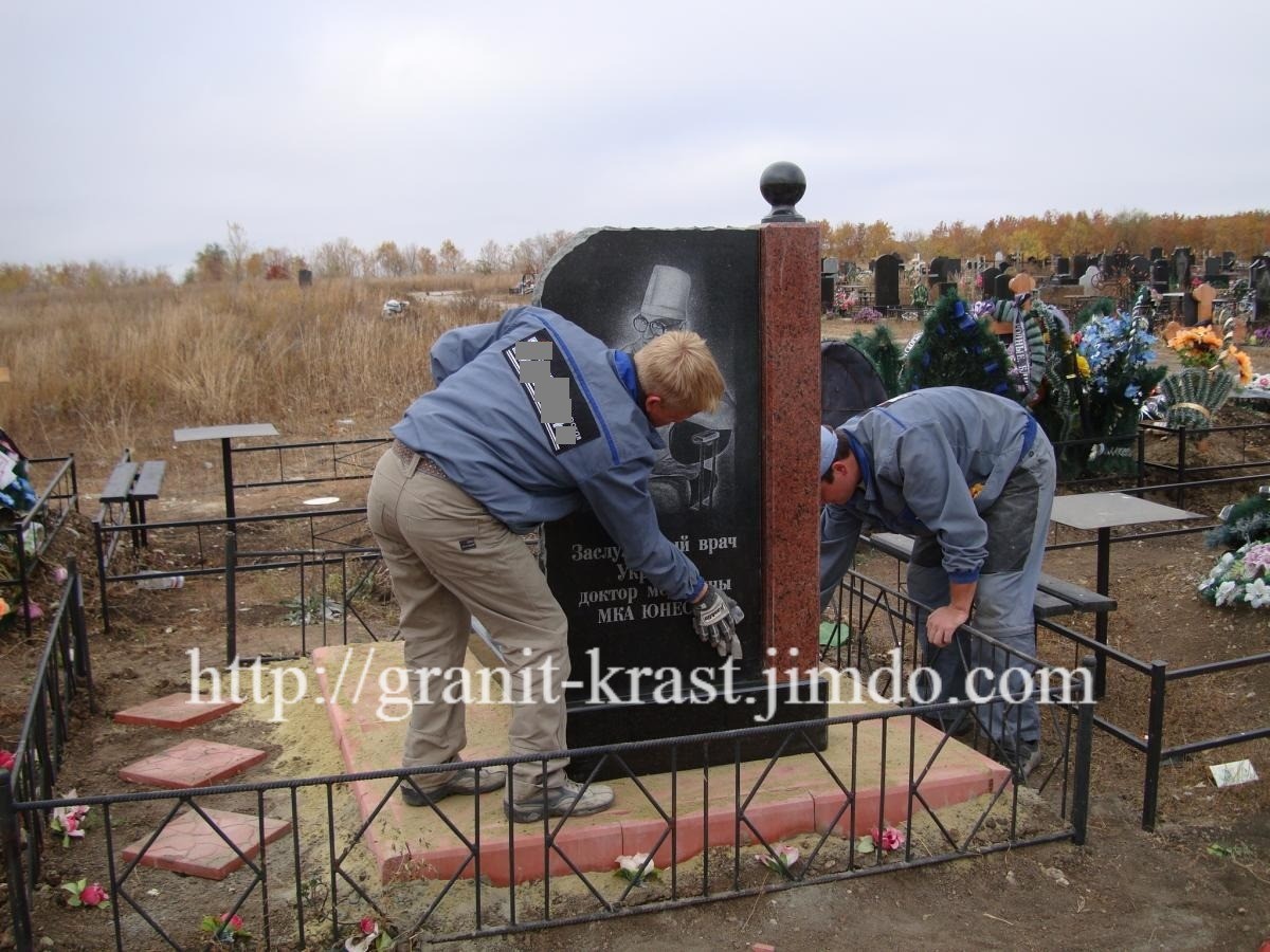 Схема установки гранитного памятника. Горизонтальный памятник на могилу. На какую сторону ставят памятник. Горизонтальный гранитный памятник. Чертеж памятника на могилу.