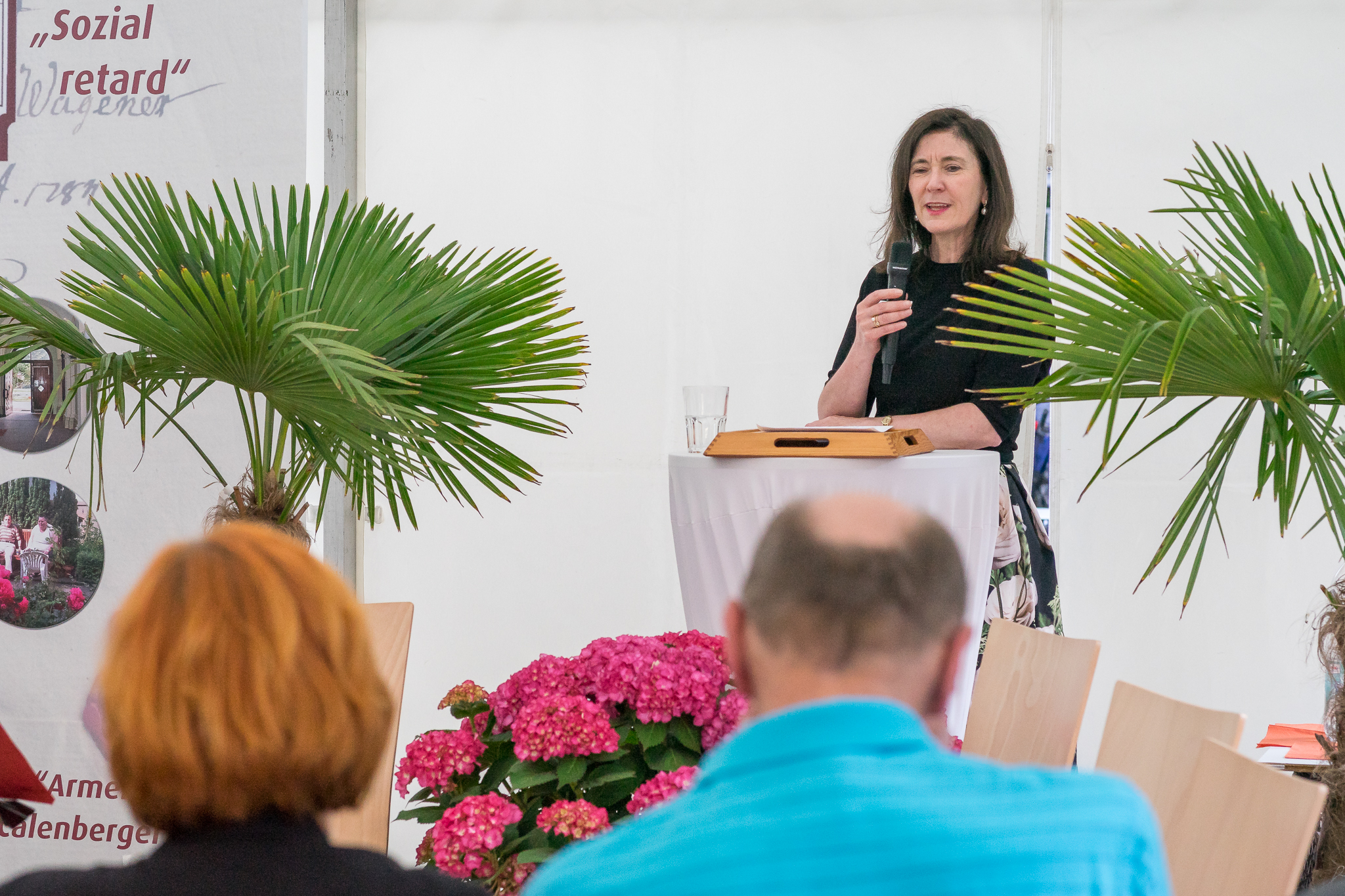 Martina Trauschke, Pastorin der Neustädter Hof- und Stadtkirche St. Johannis, befasste sich mit den Motiven des Stifters und beleuchtete die seit 1853 bestehende Kooperation mit der Johann Jobst Wagenerschen Stiftung - Nächstenliebe in der Calenberger Neu