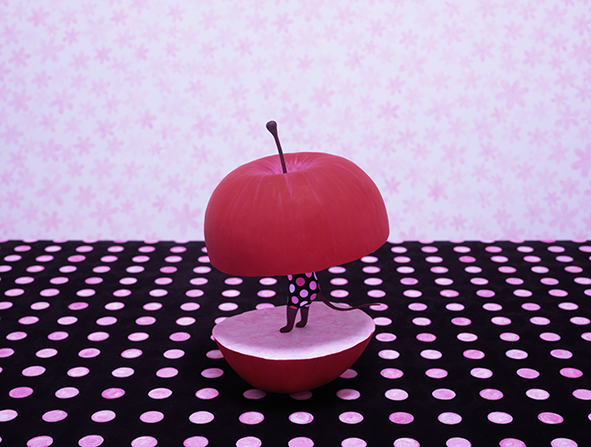 glancing apple 58x46.3cm