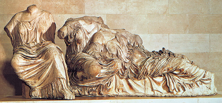 Fidia, Partenone: Hestia, Dione ed Afrodite, Scultura in marmo, seconda metà del V sec. a.C., British Museum (Londra)