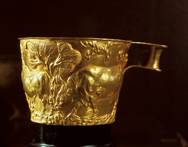 Tazza aurea di Vaphiò, Oro a sbalzo, 1500 a.C. ca, Museo Archeologico (Atene)
