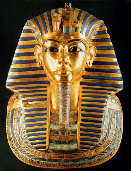 Maschera di Tutankhamon, Oro, vetro e pietre preziose, 1325 a.C., Museo Egizio (Il Cairo)