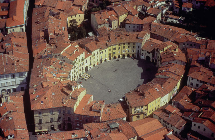 Lucca: piazza del Mercato, Lucca