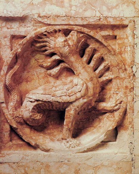 Idra dalle sette teste, Scultura a rilievo, XII sec. d.C., Battistero (Parma)