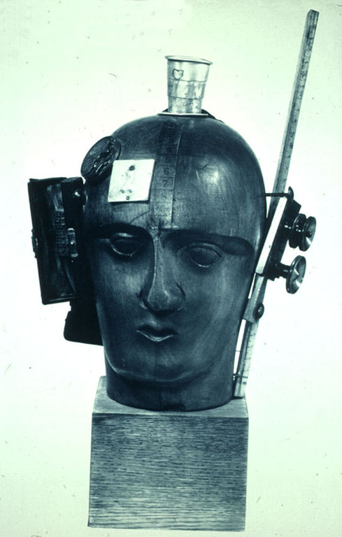 Raoul Hausmann, "The Spirit of Our Time", 1921, assemblaggio, Musee National d'Art Moderne, Parigi.