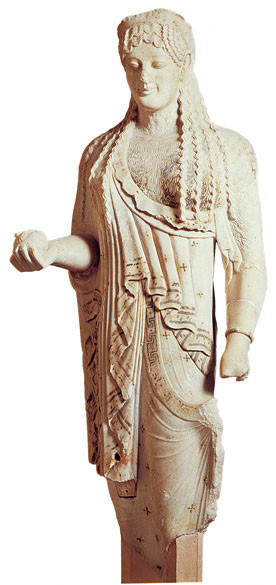 Kore col peplo, Scultura a tutto tondo in marmo bianco, VI sec. a.C., Museo dell'Acropoli (Atene)