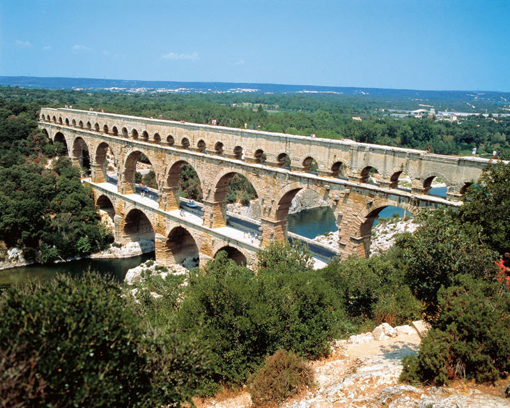Pont du Gard, Architettura in pietra, Nimes