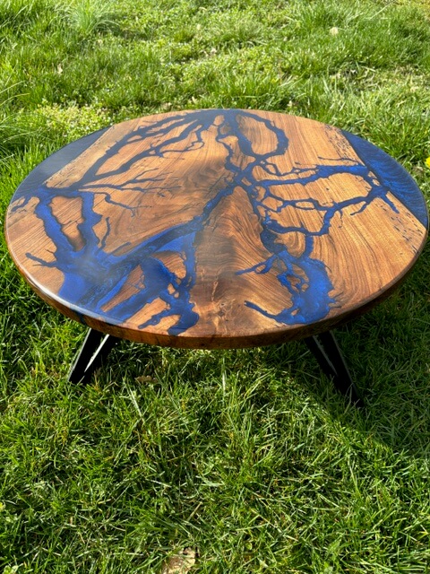 Pied de table basse ronde avec plateau époxy