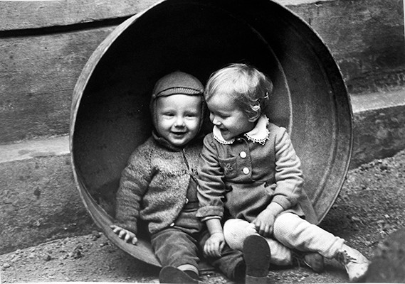 46,90x33,40cm, Children at a Footbath, Vilnius 1963