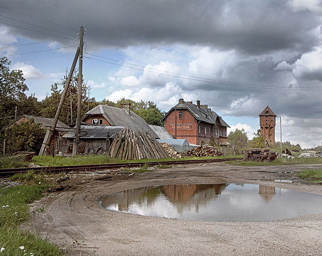 Tolminkiemis, Tollmingkehmen, Чистые Пруды | Former Train Station | 34x34 cm | edition - 1/5, inkjet print on archive paper | 2012 | 600,-