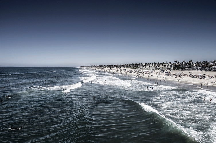 Huntington Beach II - 2012, 90x60cm, fineArt print auf GlossArtFibre kaschiert, auf 4mm AluDiBond, Schattenfugenrahmen Nussbaum massiv