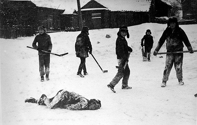56,00x39,80cm, Cruel Games on the Snow, Vilnius 1969