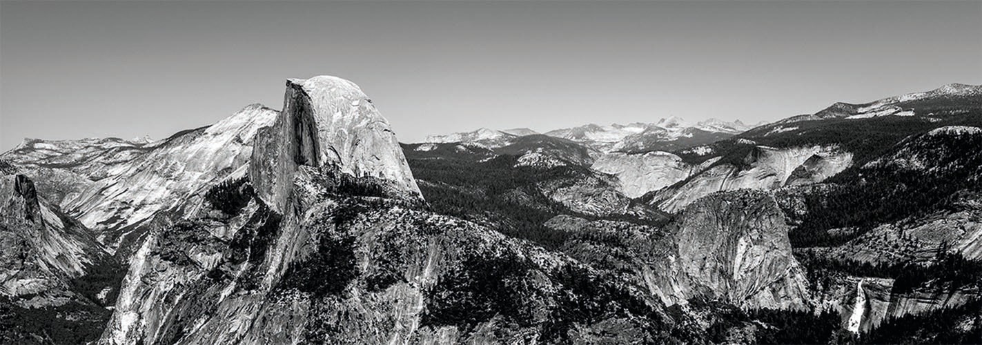 Yosemite Halfdome - 2012,  90x30cm, fineArt print auf GlossArtFibre kaschiert, auf 4mm AluDiBond, Schattenfugenrahmen Nussbaum massiv