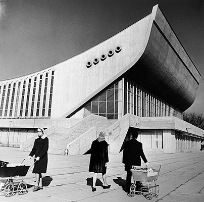 48,30x46,40cm, At a Sports Palace, Vilnius 1978