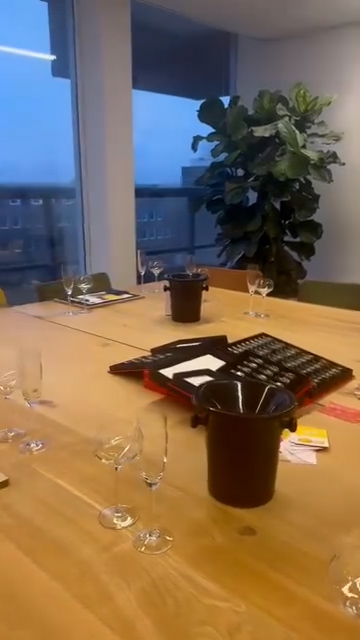 Wijnproeverij op kantoor - stilte voor de storm ;)