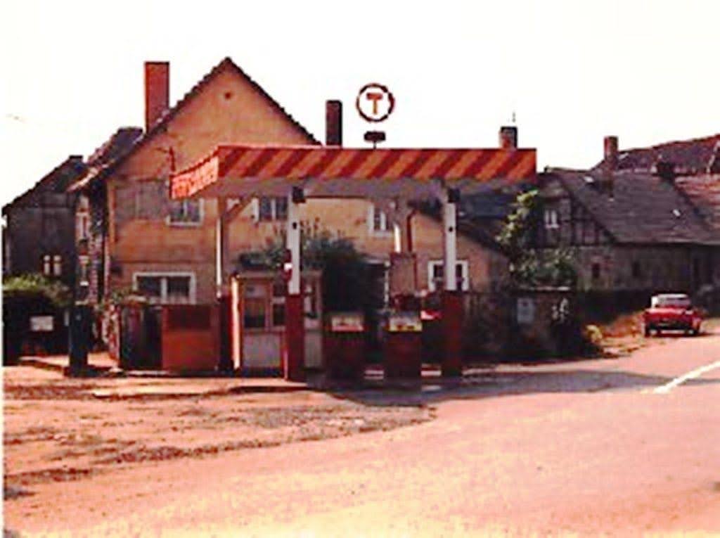 alte Tankstelle (in der Nähe von: heute Mühle Schröder in Thale)