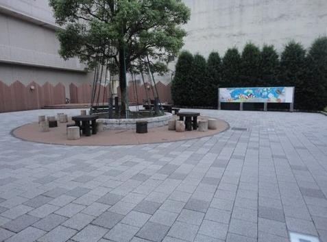 津市まん中広場