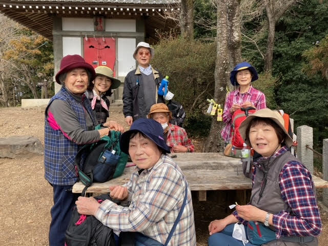 三毳神社前で休憩