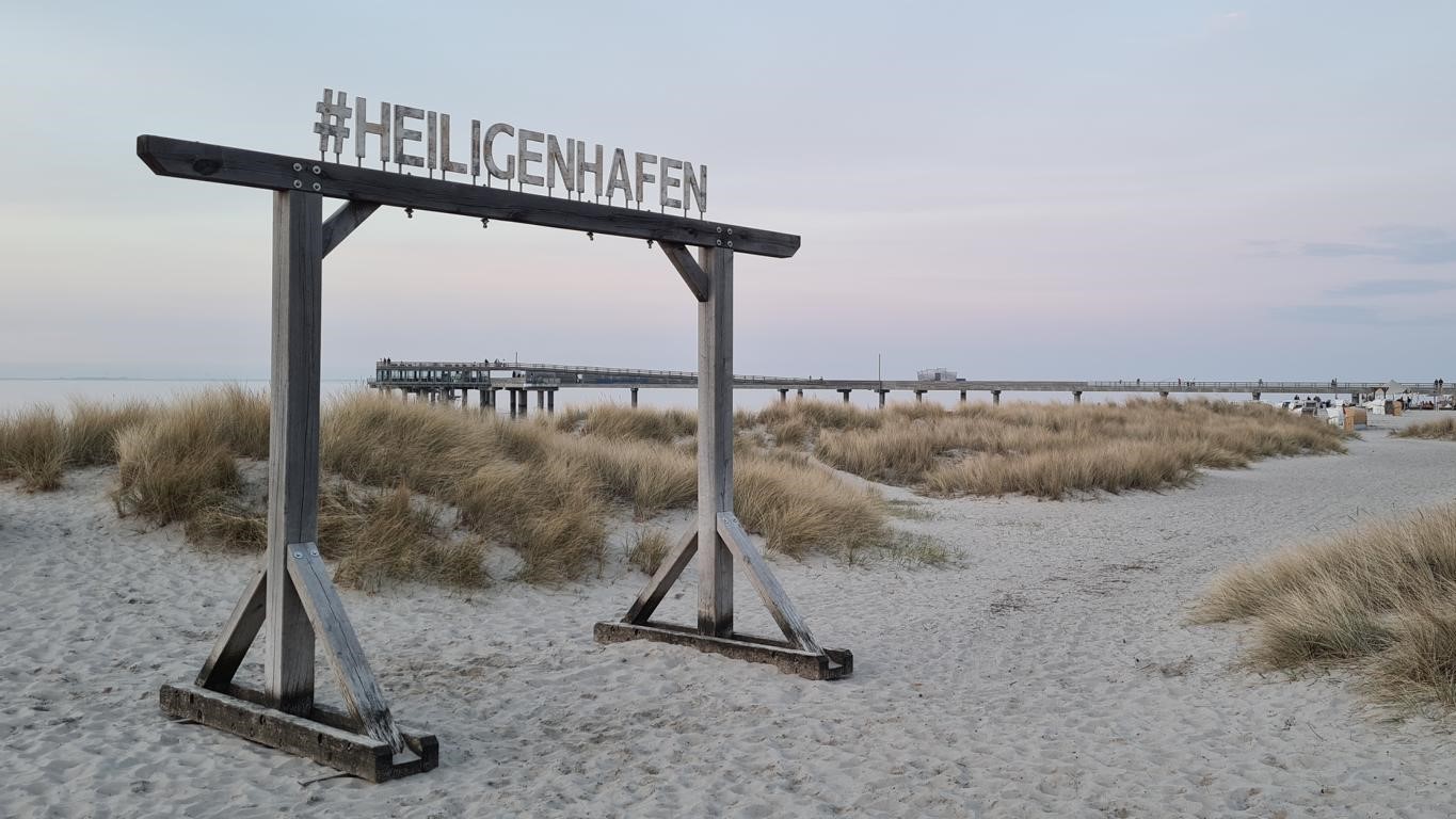 der lange Strand lädt zum Verweilen ein