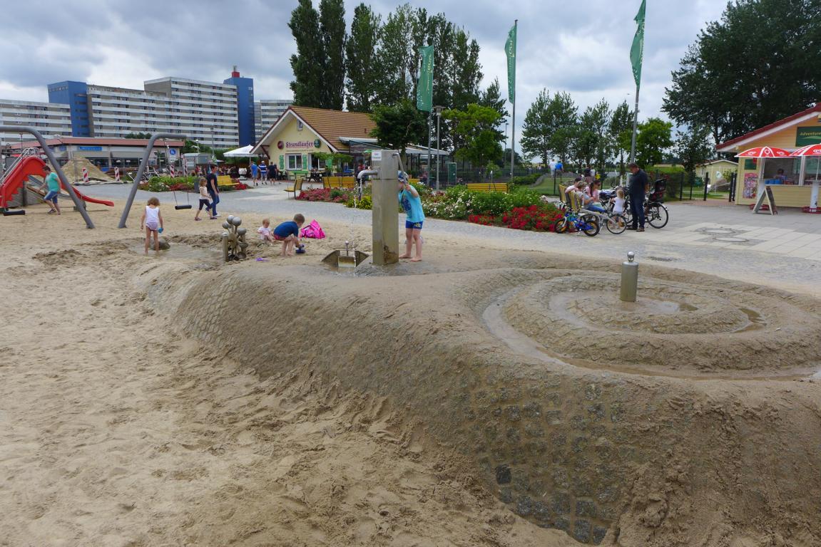 zahlreiche Spielplätze für Kinder rund um den Binnensee laden zum Spielen ein