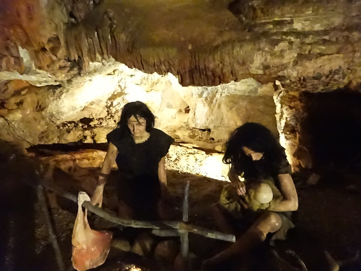 Höhlenleben vor 10.000 Jahren (?)