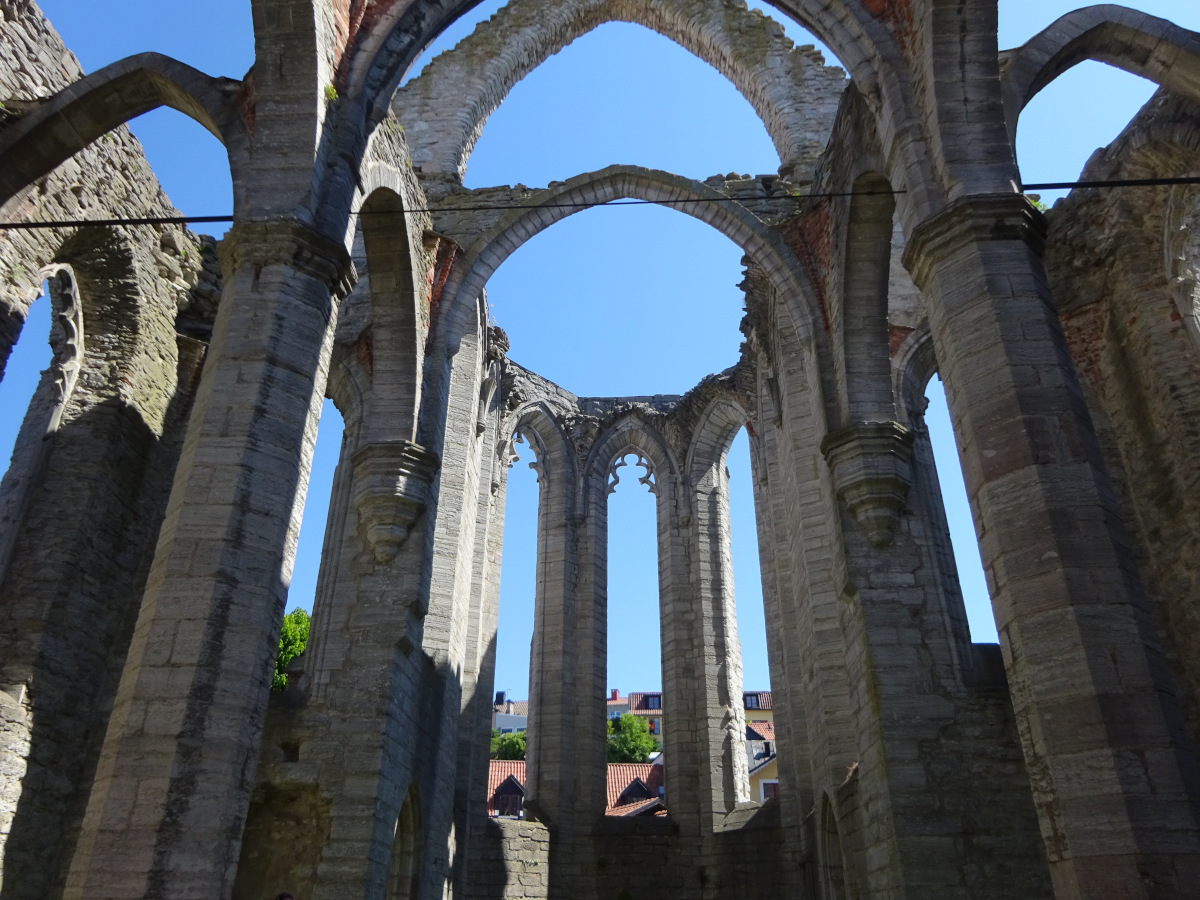 Schöne Kirchenruinen haben sie hier