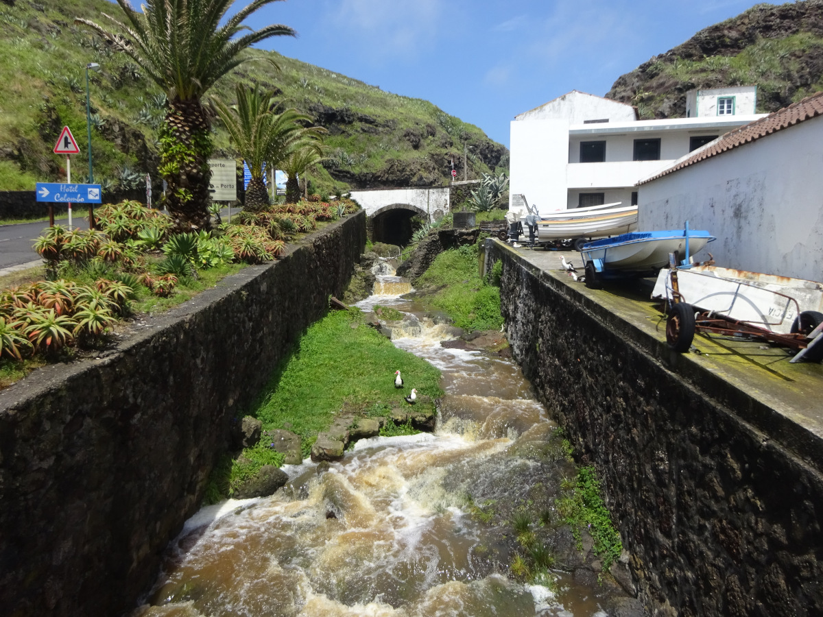 Wildwasserbach nach heftigem Regen