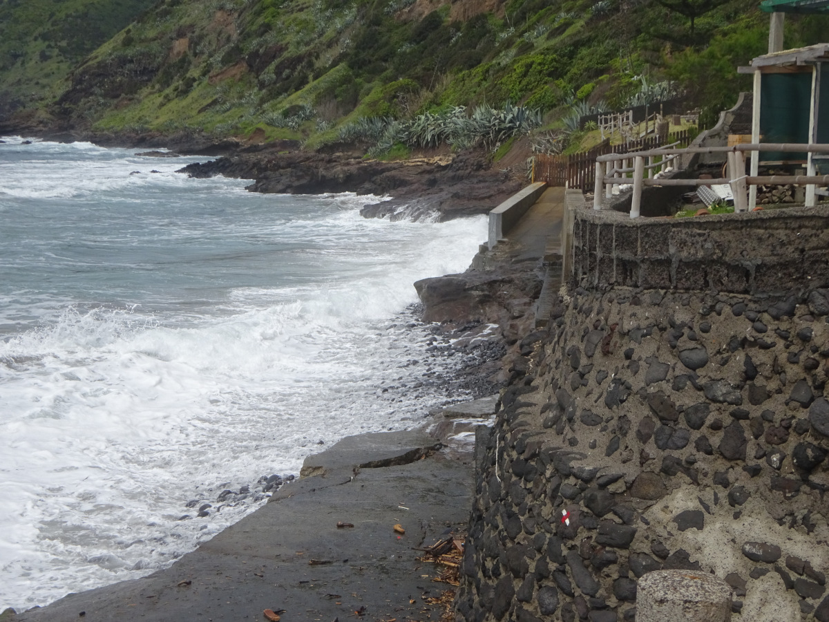 Praia Formosa: Kein Sand mehr da, also kein Praia mehr!