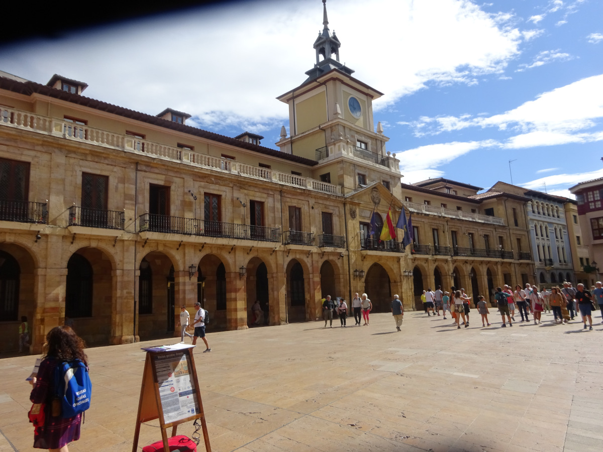 Oviedo's Rathausplatz