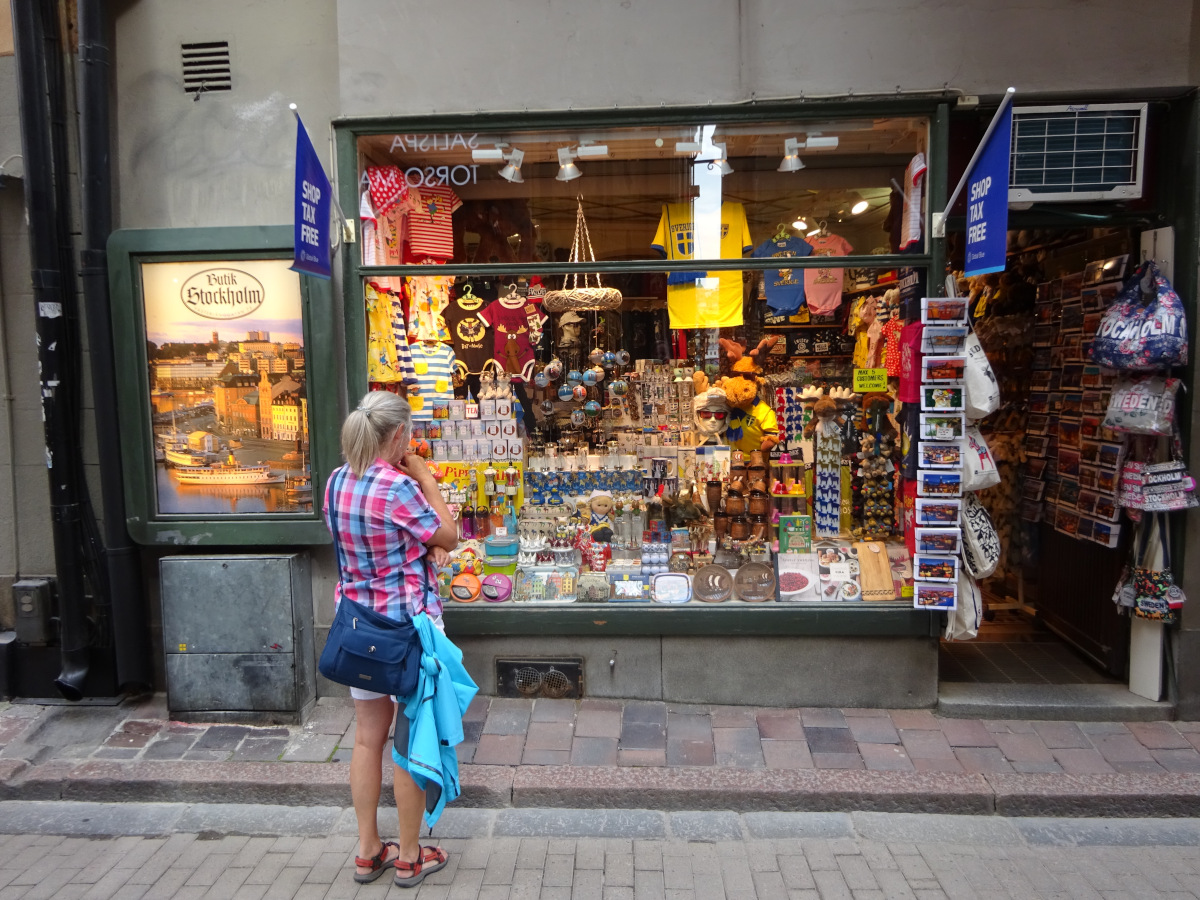 In der Gamle Stan vor einem der unzähligen Souvenirläden