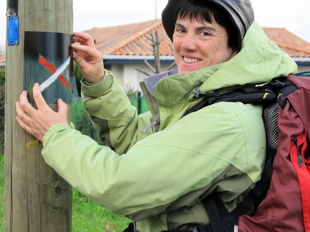 Sylvie maîtrise la technique du pochoir.