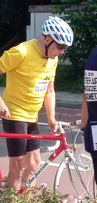 Jan Janssen 2021 bei der Eroica Limburg (NL) - mit seinem gelben Trikot von 1968