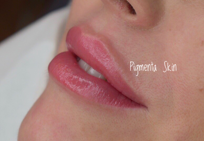 Permanent Make Up Lippen, Feinste Konturenzeichnung mit weichen Schattierung + Symmetrieverbesserung