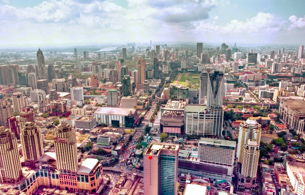 Example of transnational urbanism: aerial view of the financial district of Bangkok (Bangkok, Zaw Wai, Flickr, 2010)