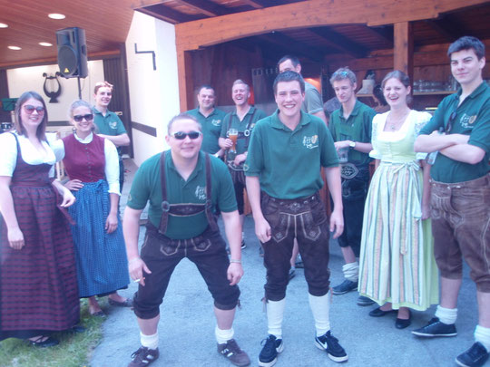 obligatorisches Gruppenfoto beim Frühschoppen in Häring - 6. Juni