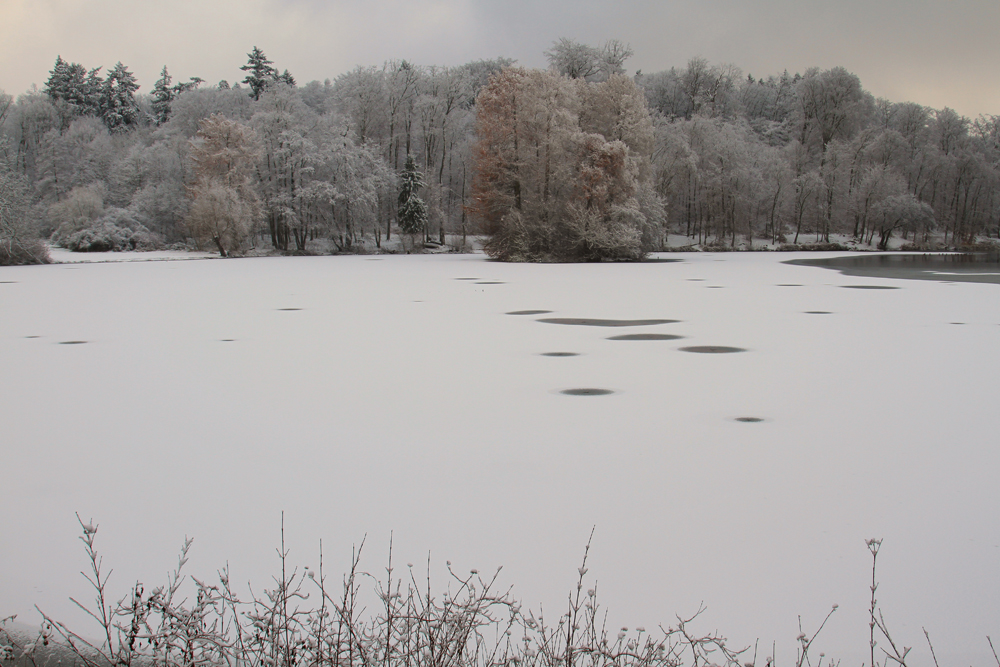 Schneeauflage auf der Eisfläche