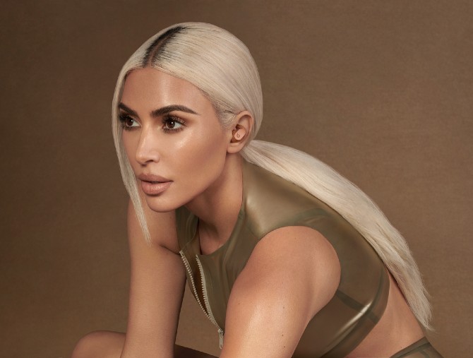 Beats x Kim, gli auricolari nati dalla collaborazione tra Beats e Kim Kardashian