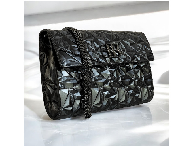 Victoria Moon Vision, la clutch must have della nuova collezione di Elisa Burlamacchi Brand