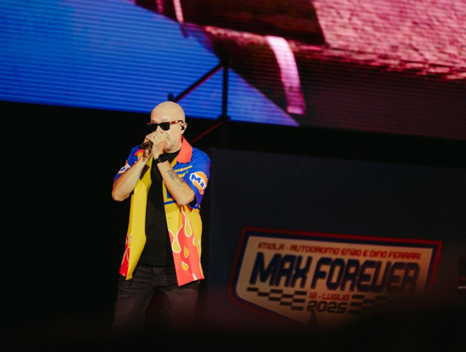 Grande successo per Max Pezzali e il suo evento Max Forever - Grand Prix (video)