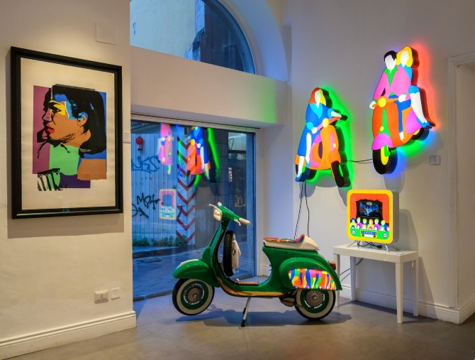 Icona in luce: la Vespa diventa una scultura luminosa