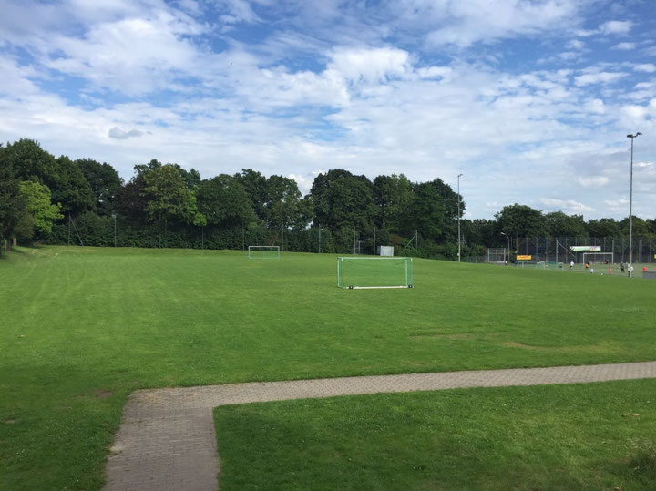 Sportplatz und Anfahrt Jugendabteilung Rot Weiß Hockstein