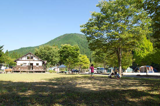 芝生広場