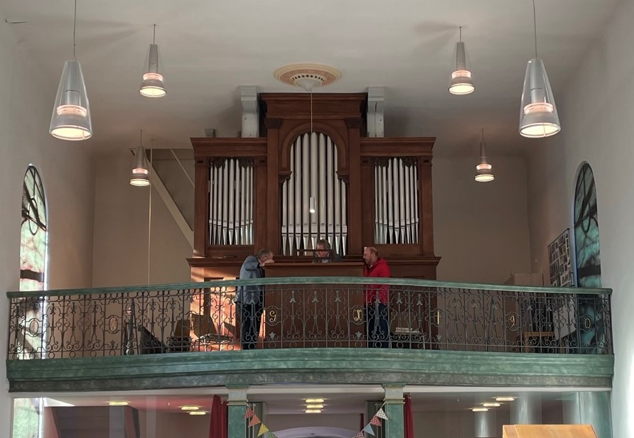 Die restaurierte Orgel in der Christuskirche Hackenheim.