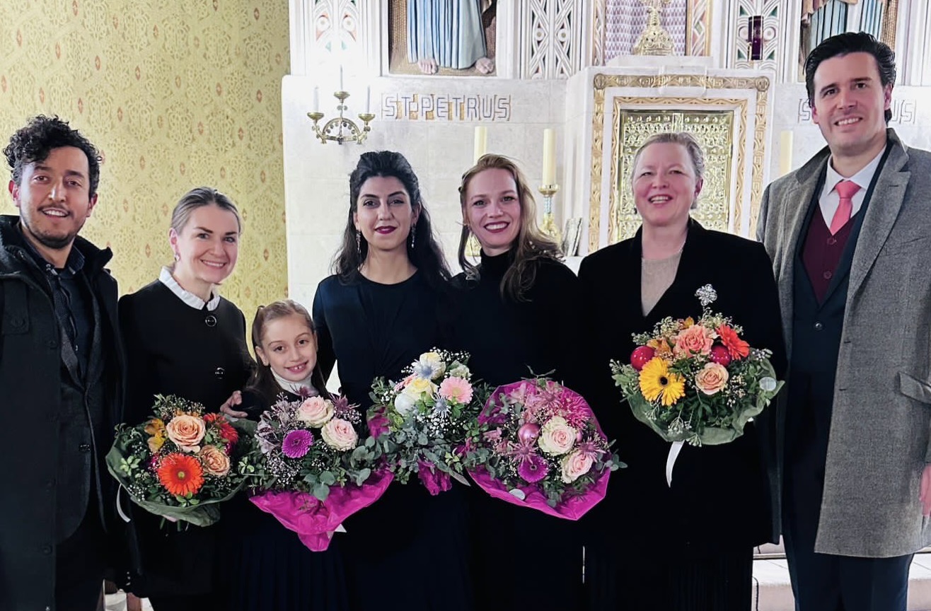 Die 'Alleluia'-Solist:innen nach dem Konzert in Kierling am 10.12.2023 (c) Stadtchor