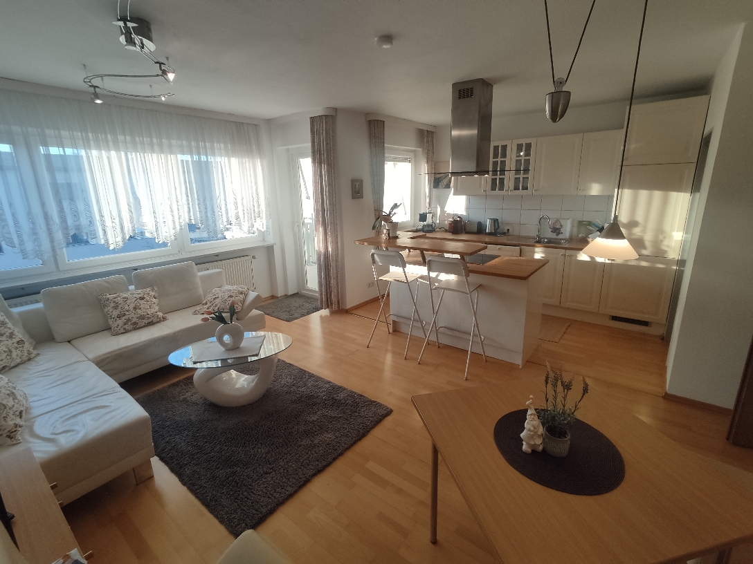 Wohnzimmer mit offener Küche OG