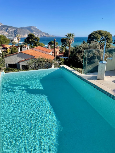 personal training session in saint jean cap ferrat by the pool