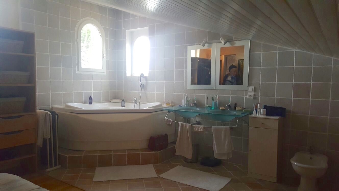 Salle de bain avant home staging