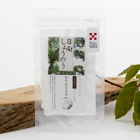 不織布に小分けした使いやすいパック入り(10g×5袋)。衣装ケース1箱につき1袋を目安に使いください。