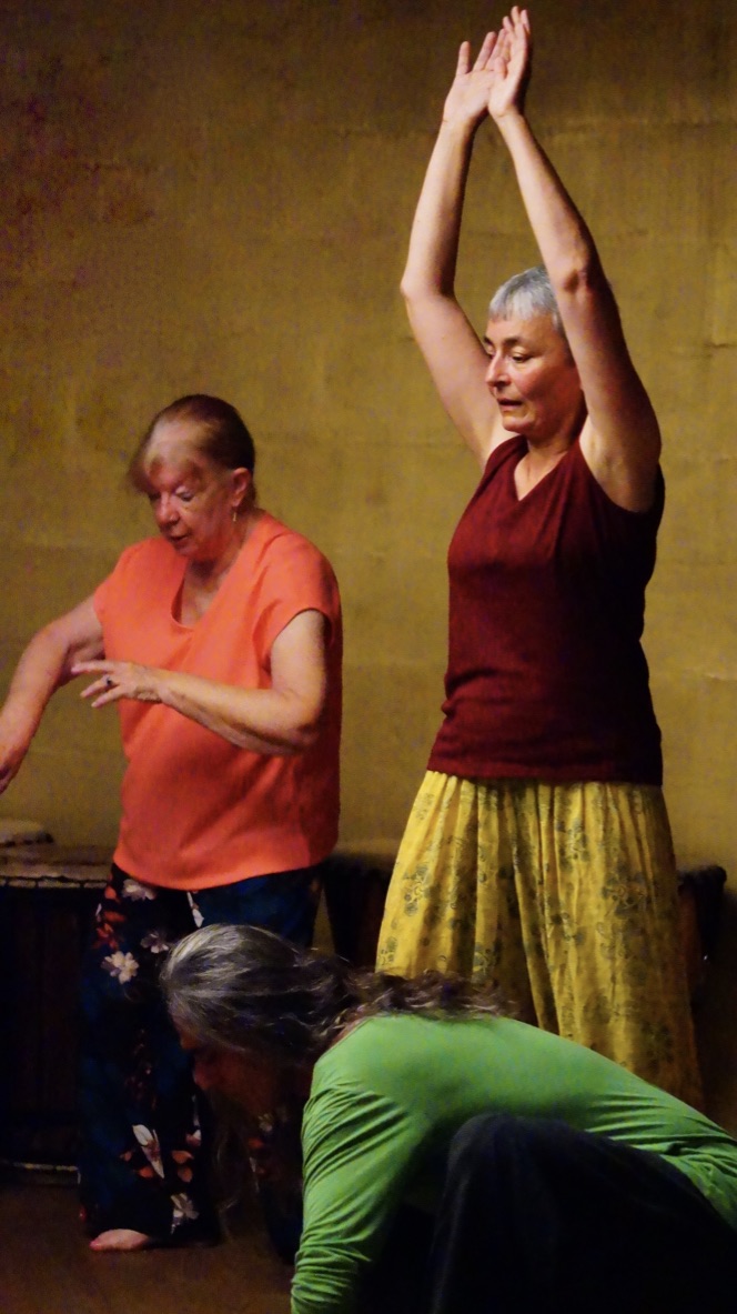 Authentische Ausdruck-Kompetenz,Selbstvertrauen, Selbstermächtigung, Selbstbestimmung, Persönlichkeitsentwicklung, körperorientiert, Tanz, Conscious, dance, Soul Motion, freies Tanzen, Körper, Body, Voicing, Sommerkurs, Sommerwoche, Retreat, Improvisation
